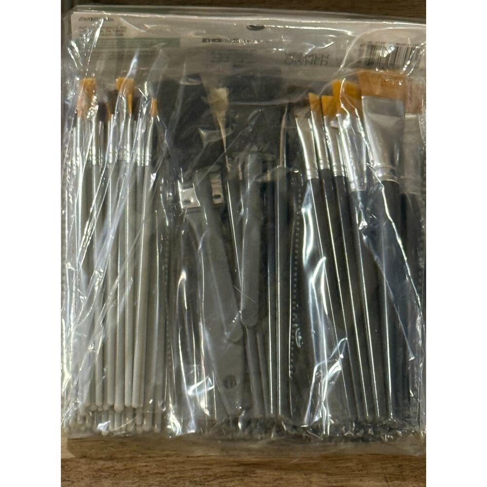 ArtSkills Crafters Closet Variety Paint Brushes 25 ct - 8 Package Bundle - NEW - Picture 4 of 4